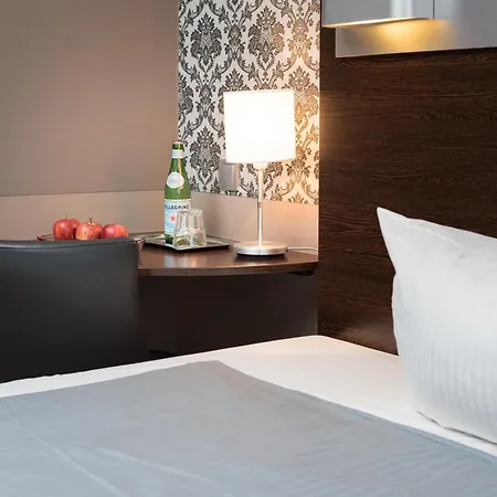 Hotel Munich Inn 4*