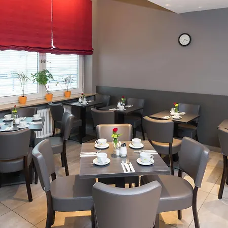 - Design Hotel