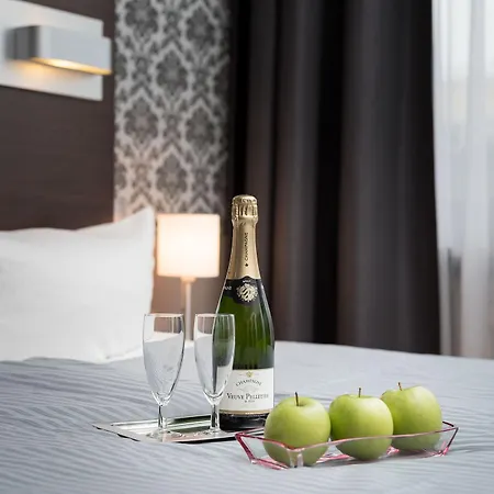 - Design Hotel